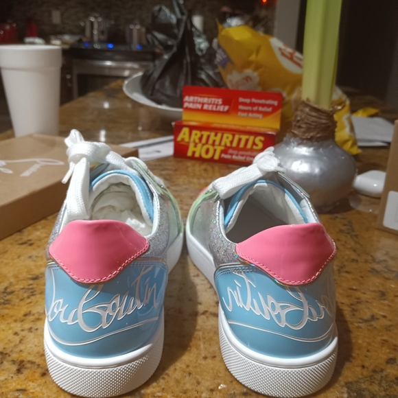 Tennis shoes - Picture 4 of 5